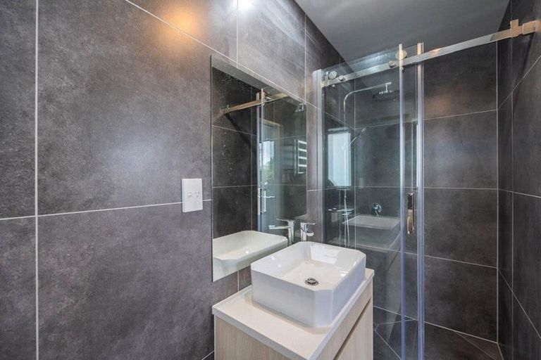 Photo of property in 49a Golf Road, New Lynn, Auckland, 0600