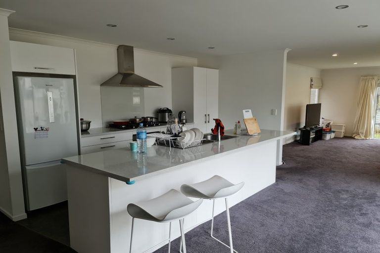 Photo of property in 90b/1 Endeavour Drive, Whitby, Porirua, 5024