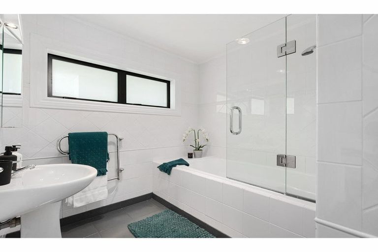 Photo of property in 1 Celina Place, Browns Bay, Auckland, 0630