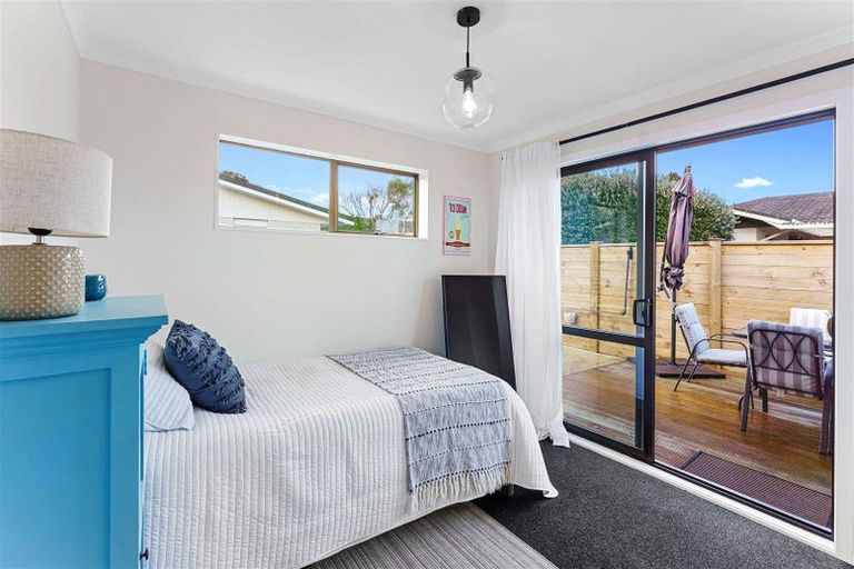 Photo of property in 34 Rewarewa Crescent, Waikanae, 5036