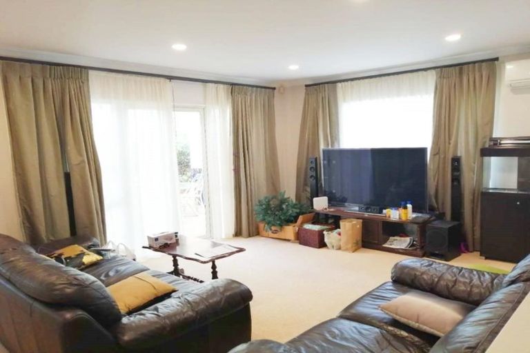 Photo of property in 28 Tyburn Lane, Unsworth Heights, Auckland, 0632