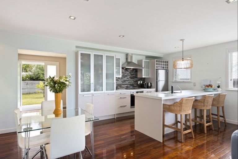 Photo of property in 11 Melandra Road, Stanmore Bay, Whangaparaoa, 0932