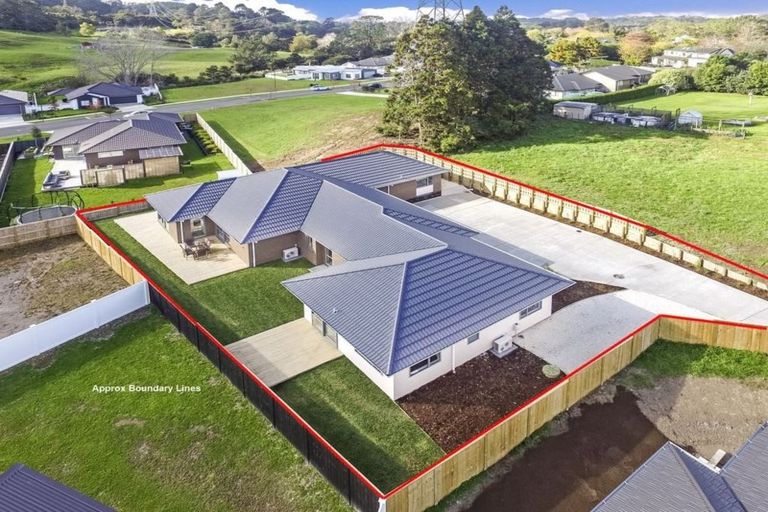 Photo of property in 41 Crabb Fields Lane, Riverhead, 0820