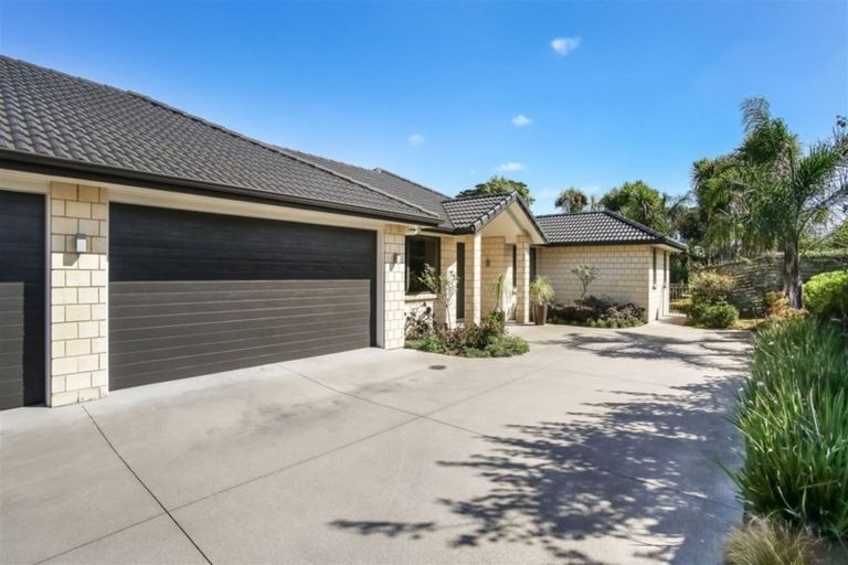 Photo of property in 32 Searle Drive, Patumahoe, Pukekohe, 2679