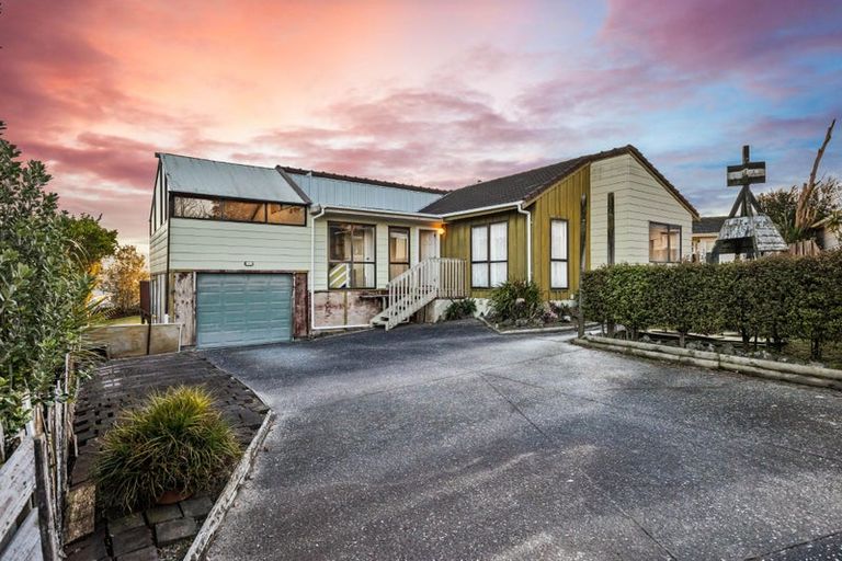 Photo of property in 40 West Harbour Drive, West Harbour, Auckland, 0618