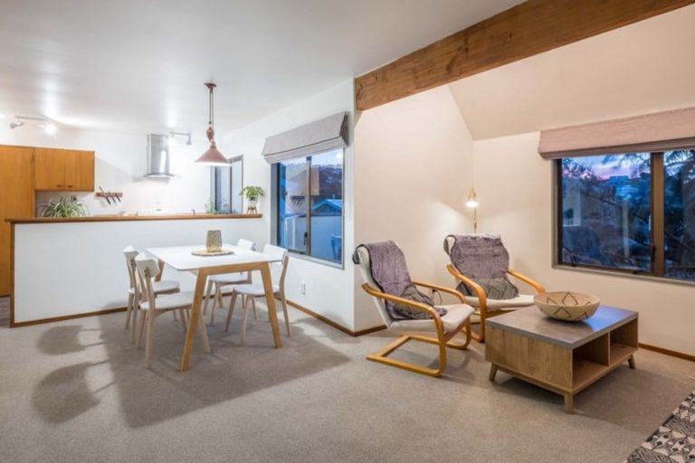 Photo of property in 98a Creswick Terrace, Northland, Wellington, 6012