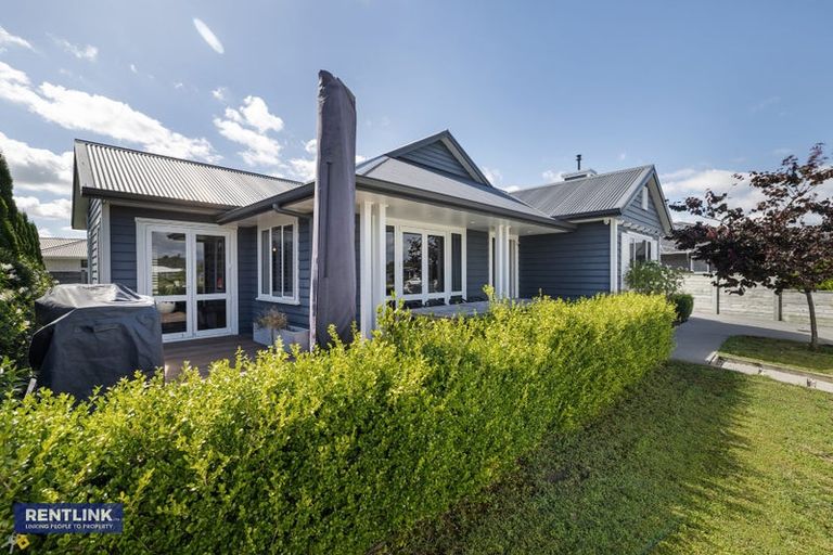 Photo of property in 17 Matepu Crescent, Pyes Pa, Tauranga, 3112