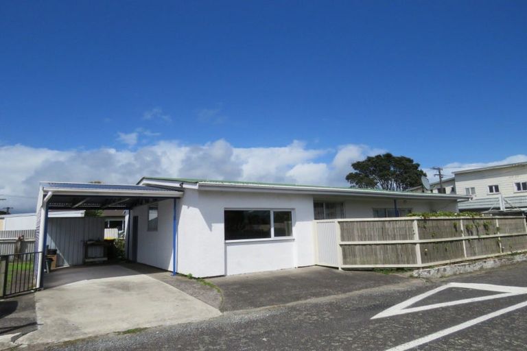 Photo of property in 21 Palmerston Street, Westport, 7825