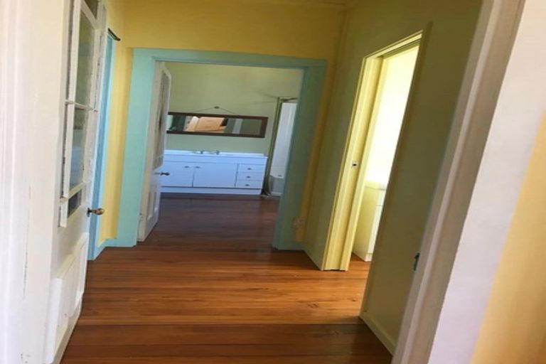 Photo of property in 56 Mckenzie Road, Mangere Bridge, Auckland, 2022