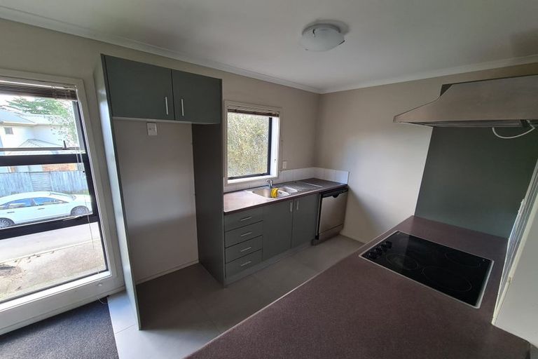 Photo of property in 38 Verdale Circle, Glen Eden, Auckland, 0602