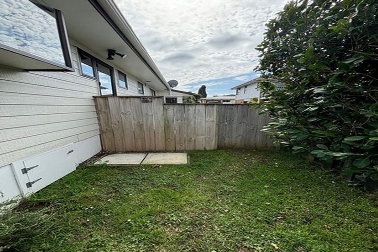 Photo of property in 1/5 Strid Road, Te Atatu South, Auckland, 0610