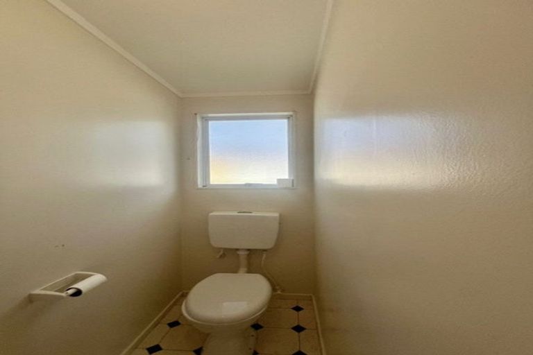 Photo of property in 40 Hassan Drive, Massey, Auckland, 0614