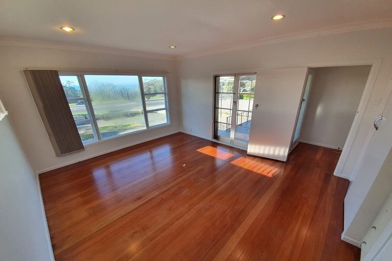 Photo of property in 306 East Coast Road, Forrest Hill, Auckland, 0620
