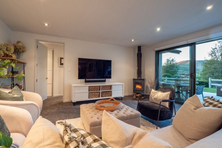 Photo of property in 2 Aberdare Court, Jacks Point, Queenstown, 9371