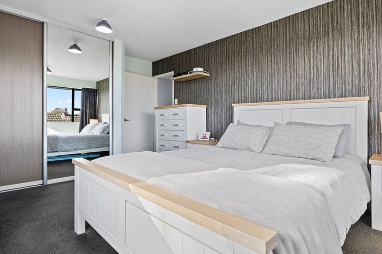 Photo of property in 72 Dunedin Street, Redwood, Christchurch, 8051