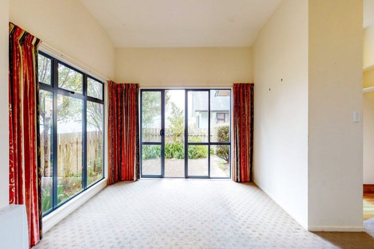 Photo of property in 6b Atamira Close, Churton Park, Wellington, 6037