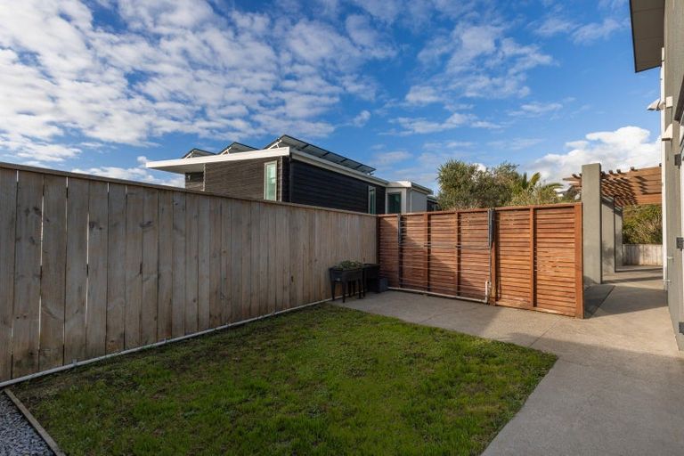 Photo of property in 35 Endeavour Drive, Whitby, Porirua, 5024