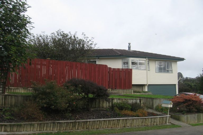 Photo of property in 1 Hicks Close, Whitby, Porirua, 5024