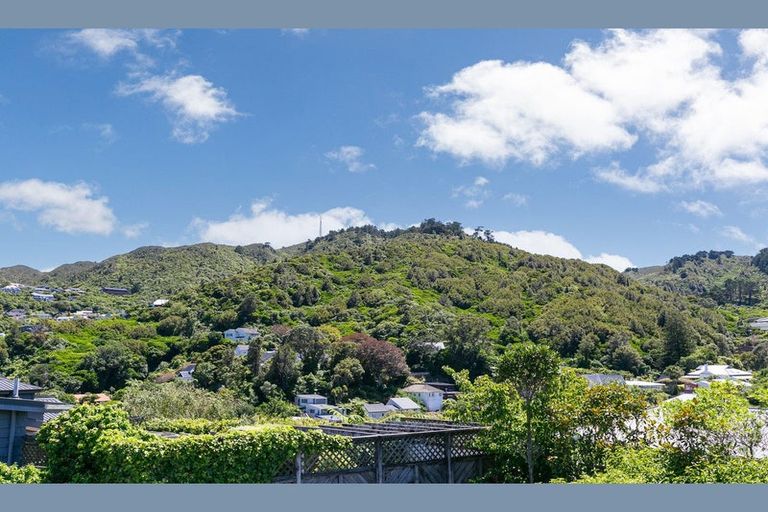 Photo of property in 15 Lucknow Terrace, Khandallah, Wellington, 6035