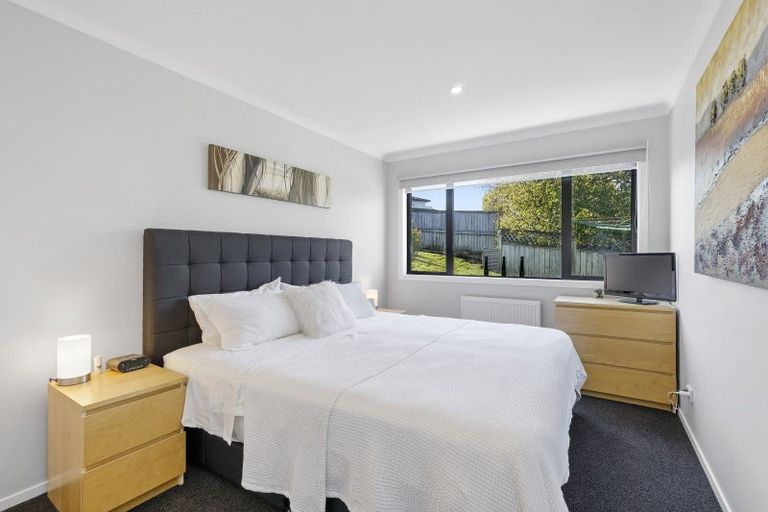 Photo of property in 32 Lanyon Place, Whitby, Porirua, 5024