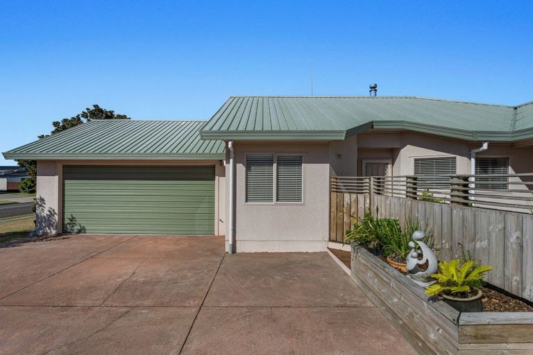 Photo of property in 5 Edgewater Grove, Whakatane, 3120