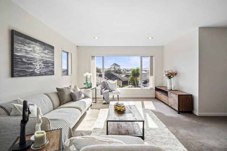 Photo of property in 13 Pin Oak Drive, Schnapper Rock, Auckland, 0632