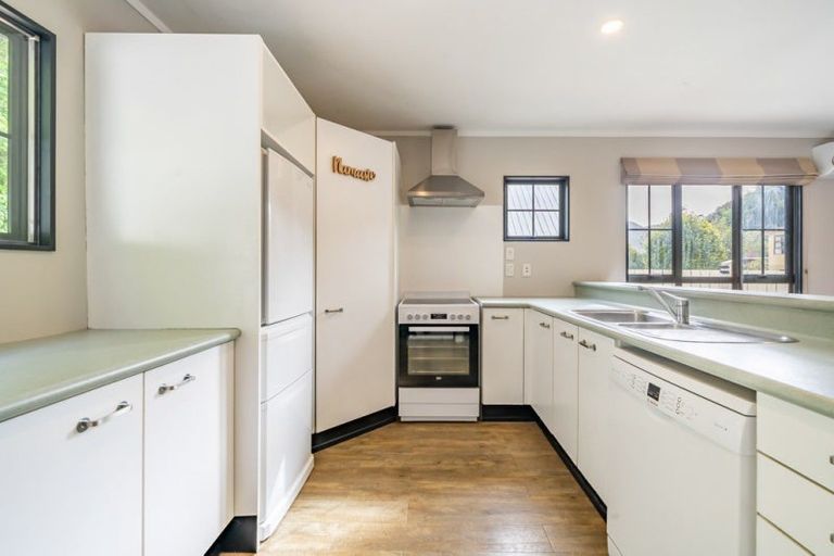 Photo of property in 16b Parsons Glen, Karori, Wellington, 6012