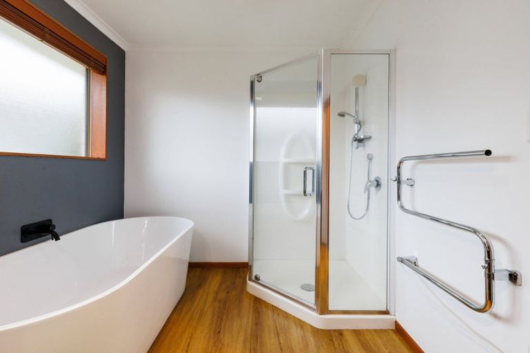 Photo of property in 18 Gibbston Close, Huntington, Hamilton, 3210