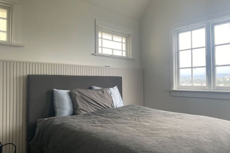 Photo of property in 44 Queens Drive, Lyall Bay, Wellington, 6022