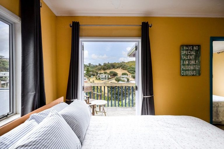 Photo of property in 63 Sea View Road, Baylys Beach, 0377