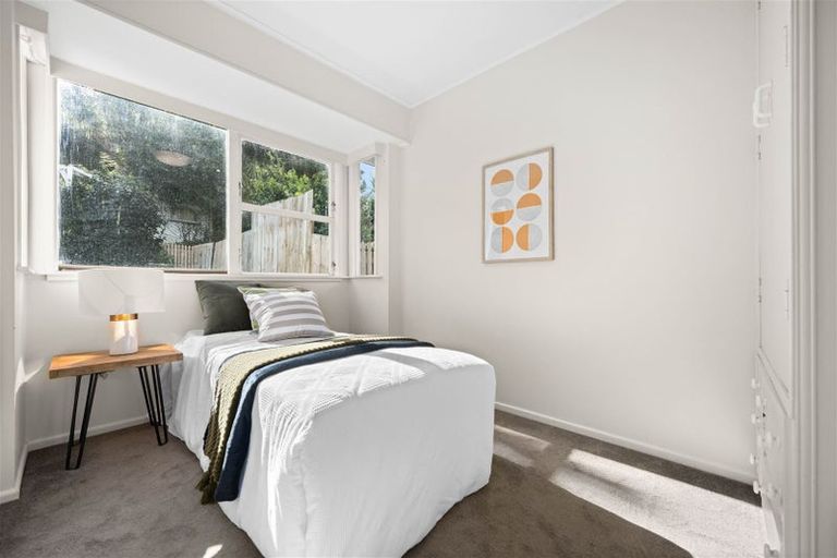 Photo of property in 14 Sovereign Place, Glenfield, Auckland, 0629