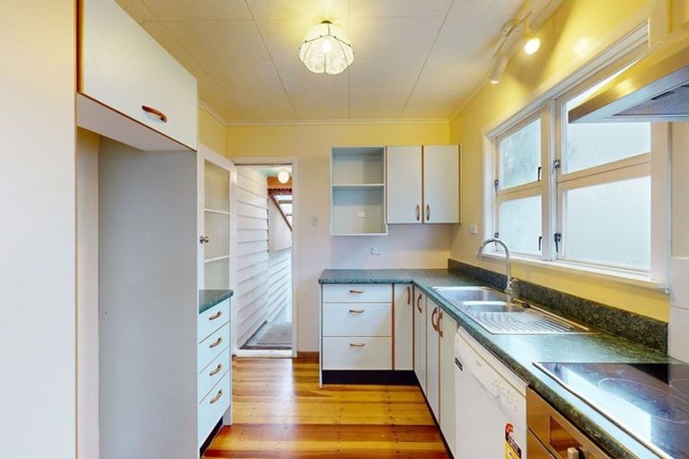 Photo of property in 3 Dunmail Way, Newlands, Wellington, 6037