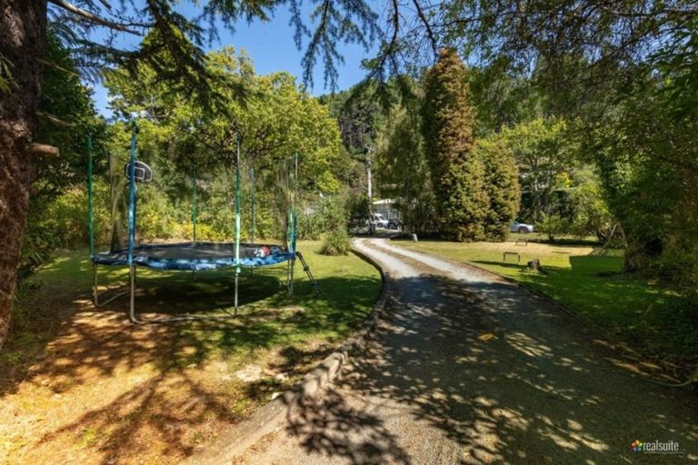 Photo of property in 15 Elmslie Road, Pinehaven, Upper Hutt, 5019