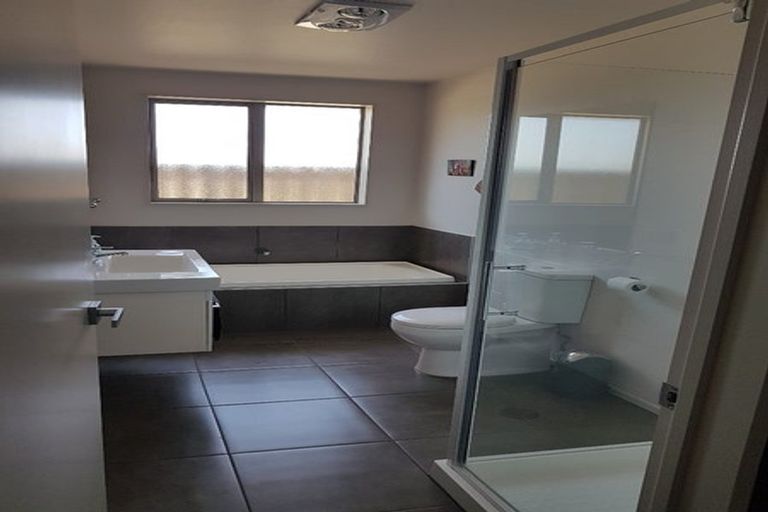 Photo of property in 2/2 Harkness Place, Westport, 7825