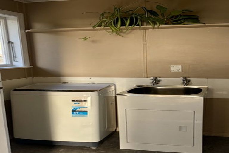 Photo of property in 44 Discovery Place, Marfell, New Plymouth, 4310