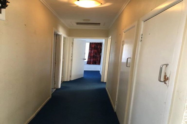 Photo of property in 64 Smythe Road, Henderson, Auckland, 0612