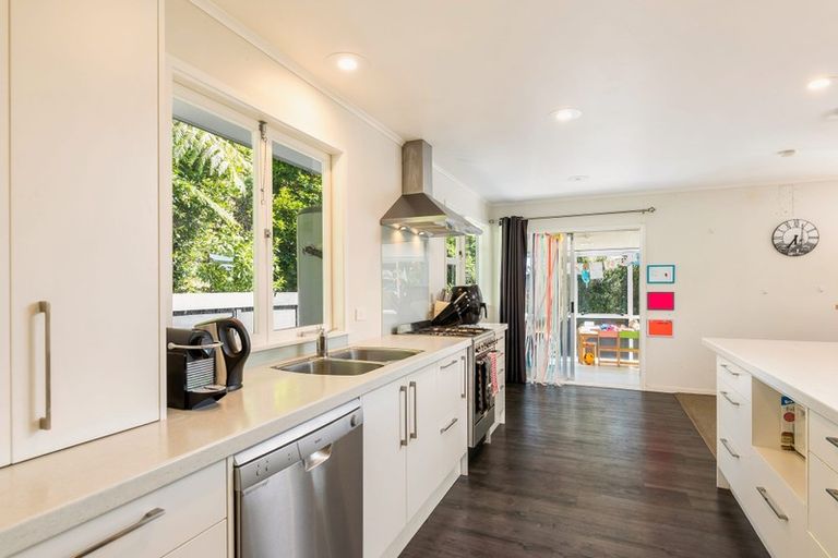 Photo of property in 36 Lemnos Place, Titirangi, Auckland, 0604