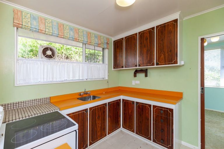 Photo of property in 30a Rewarewa Crescent, Waikanae, 5036