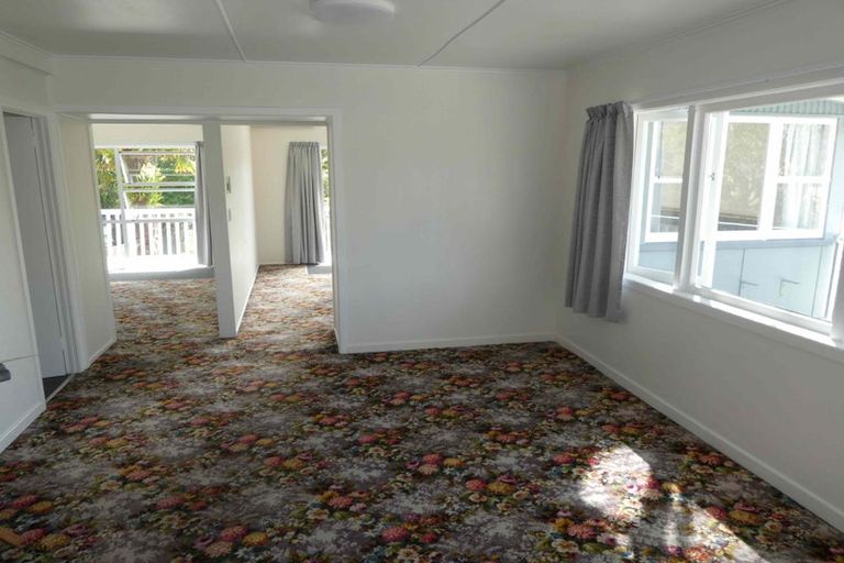 Photo of property in 59 Kaurilands Road, Titirangi, Auckland, 0604