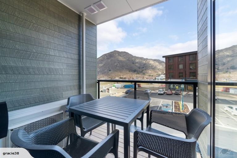 Photo of property in Wyndham Gardens Apartments, 411/30u Red Oaks Drive, Frankton, Queenstown, 9300