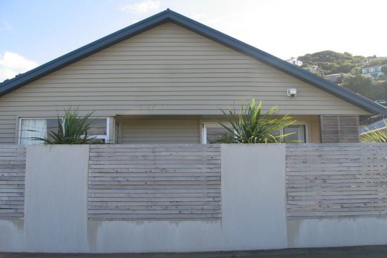 Photo of property in 150 Queens Drive, Lyall Bay, Wellington, 6022