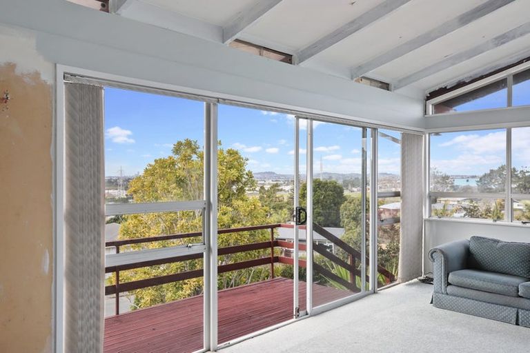 Photo of property in 3 Hartley Terrace, Massey, Auckland, 0614