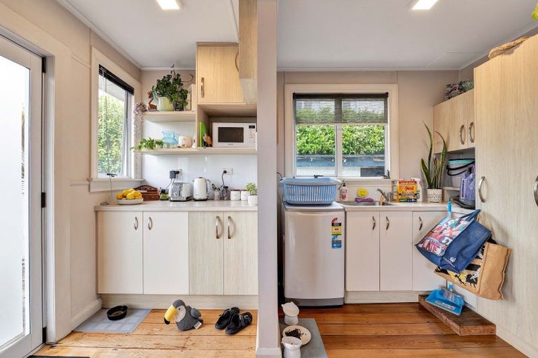 Photo of property in 79 Mangorei Road, Strandon, New Plymouth, 4312