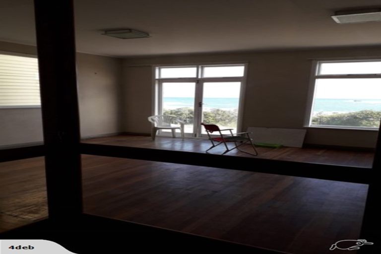 Photo of property in 176 The Esplanade, Island Bay, Wellington, 6023