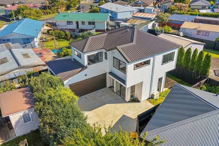 Photo of property in 33 Mountain Road, Mangere Bridge, Auckland, 2022