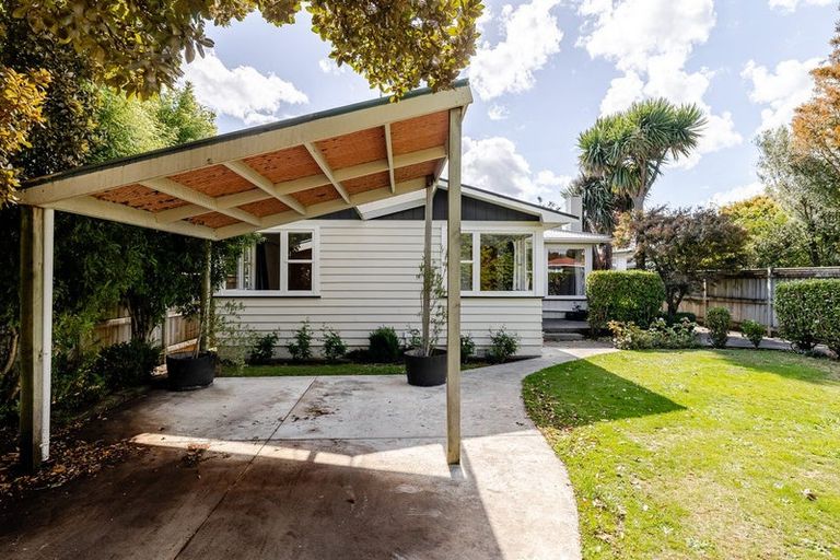 Photo of property in 5 Athlone Place, Hokowhitu, Palmerston North, 4410