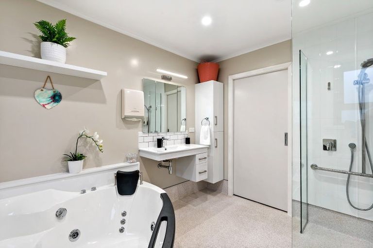 Photo of property in 72 Moeraki Road, Maoribank, Upper Hutt, 5018