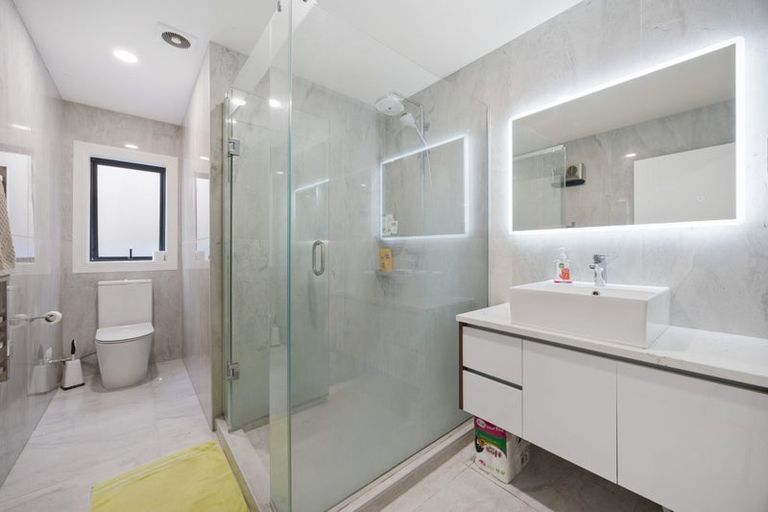 Photo of property in 2 Drumnaconagher Road, Flat Bush, Auckland, 2019