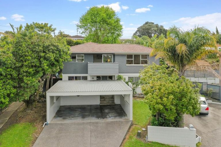 Photo of property in 16 Regal Place, Forrest Hill, Auckland, 0620