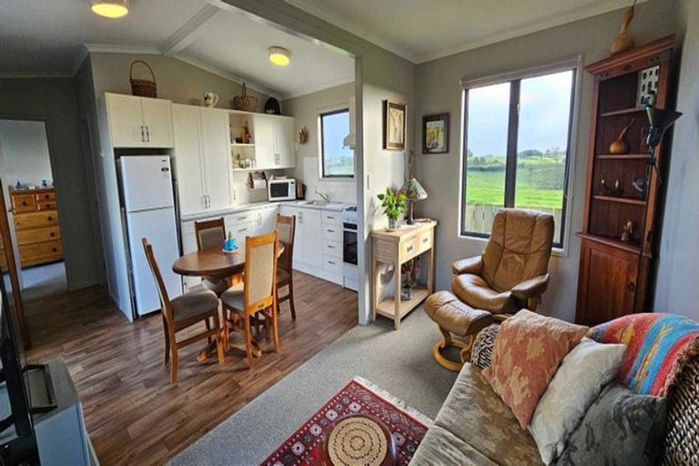 Photo of property in 198 Ackworth Road, Lepperton, New Plymouth, 4373